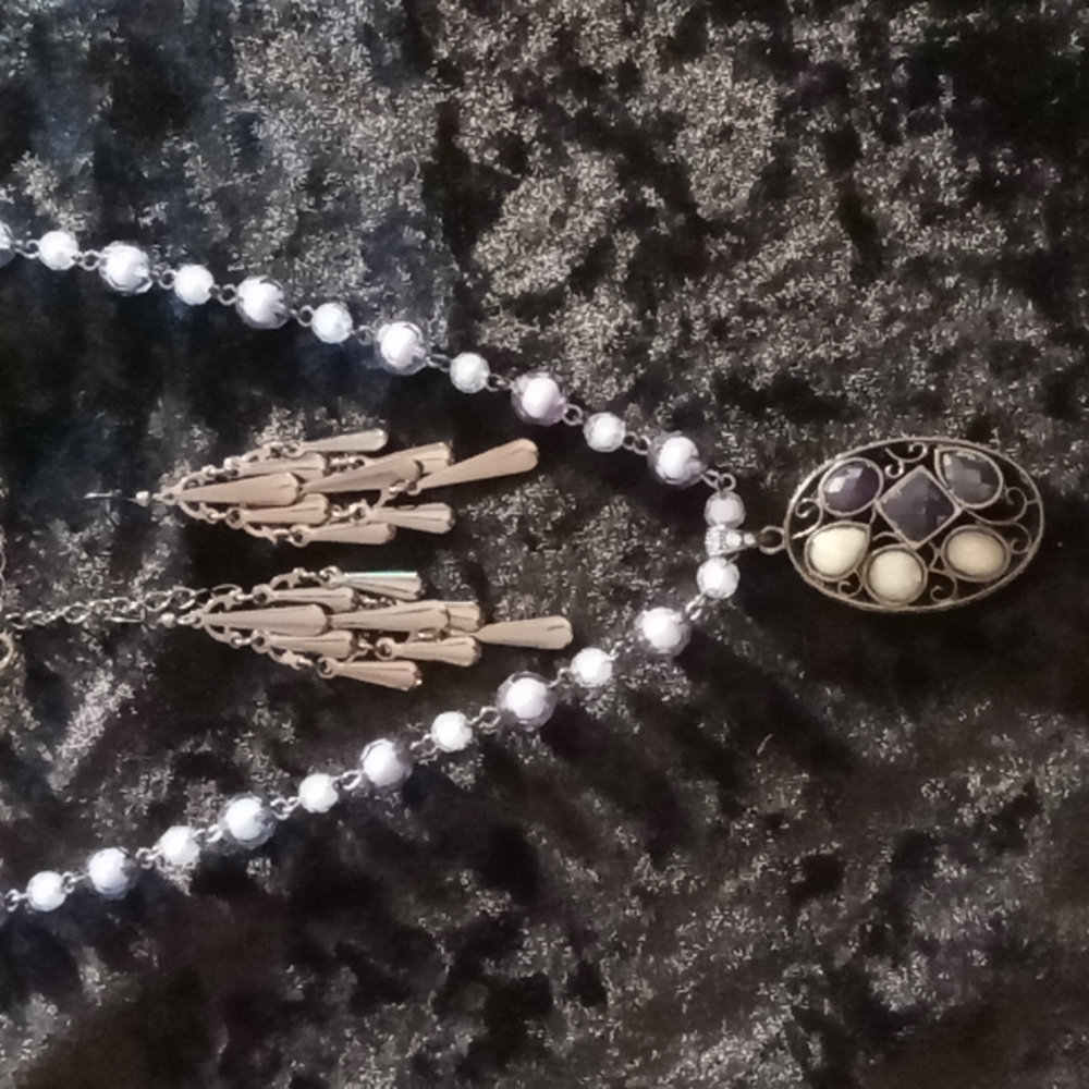 Lia Sophia Blue beaded necklace with pendant & earrings.